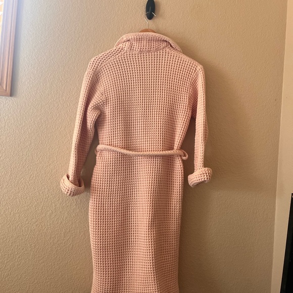 Brooklinen Turkish Cotton Dreamweave Waffle Robe - Pale Pink - Picture 7 of 8